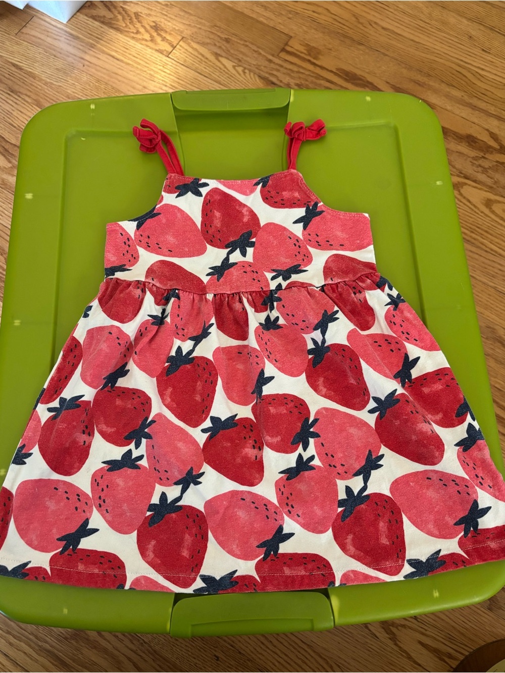 Strawberry dress 🍓 3T
